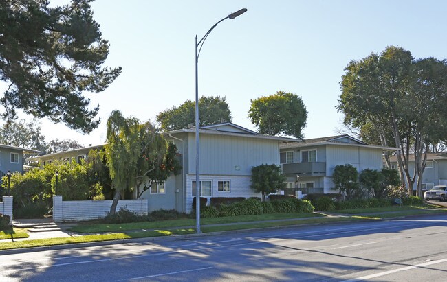 Cherry Creek Apartments in San Jose, CA - Building Photo - Building Photo