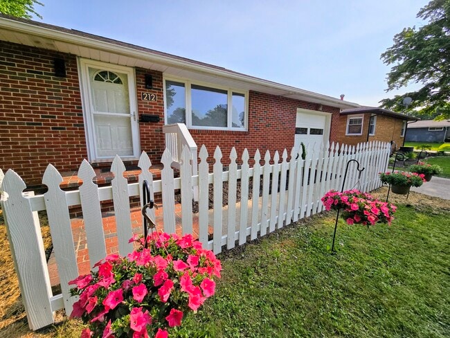 212 Roanoke Ave in Cuyahoga Falls, OH - Building Photo - Building Photo