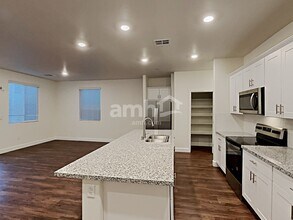 327 Cape Seville Pl in Henderson, NV - Building Photo - Building Photo
