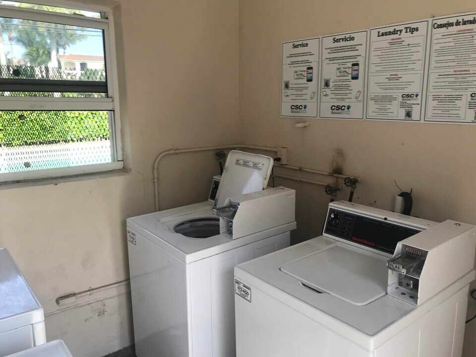 2309 S Federal Hwy in Boynton Beach, FL - Building Photo