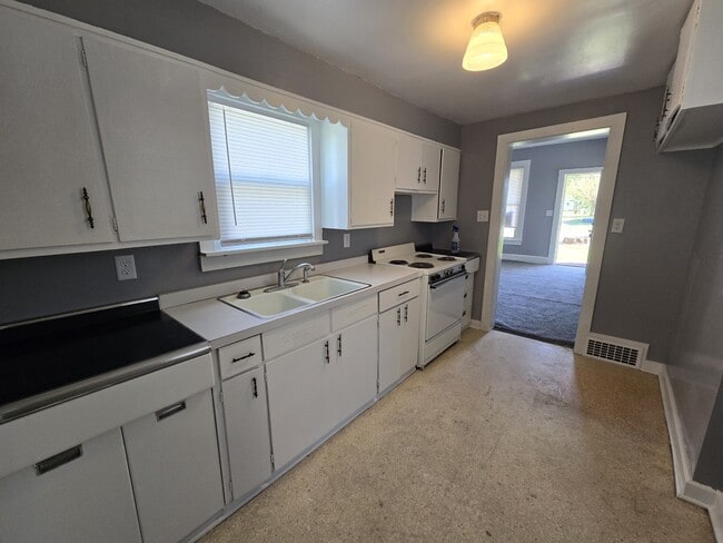 property at 1122 E 6th Ave