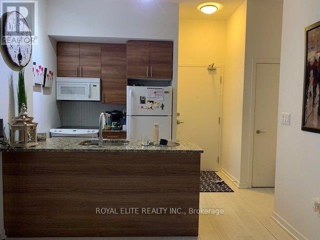 70 Forest Manor Rd in Toronto, ON - Building Photo - Building Photo