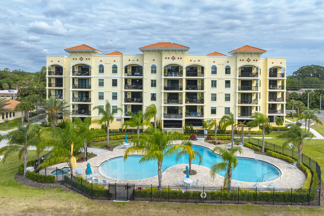 Ormond Renaissance Condominiums in Ormond Beach, FL - Foto de edificio - Building Photo