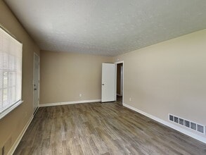 1012 Cone Rd in Forest Park, GA - Building Photo - Building Photo