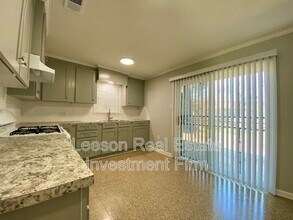 217 N Emerald Loop in Shreveport, LA - Foto de edificio - Building Photo