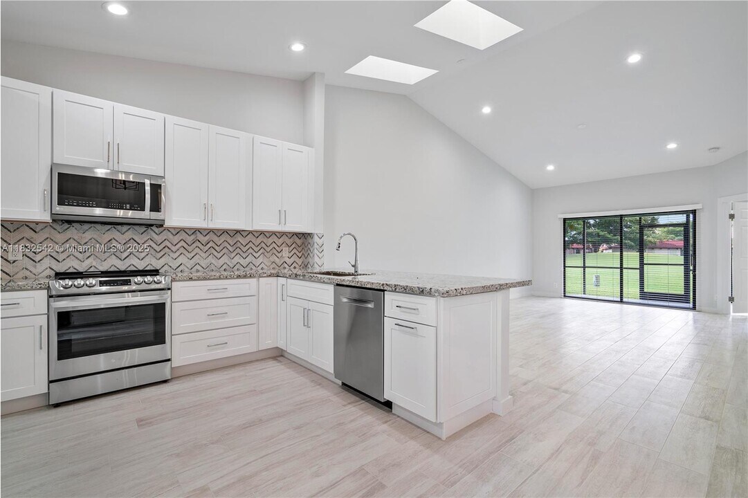 8354 Waterford Ave in Tamarac, FL - Building Photo