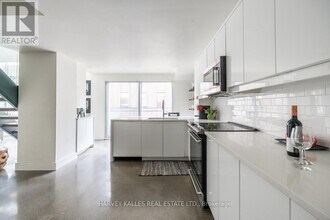 80 Cumberland St in Toronto, ON - Building Photo - Building Photo