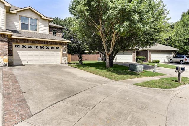 property at 1443 Ravenwood Dr