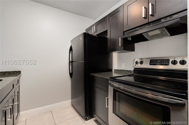 7750 Taft St-Unit -6 in Pembroke Pines, FL - Building Photo - Building Photo