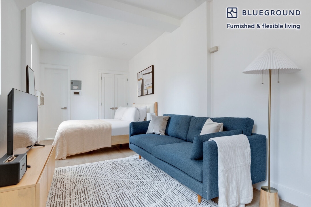 138 E 38th St in New York, NY - Building Photo