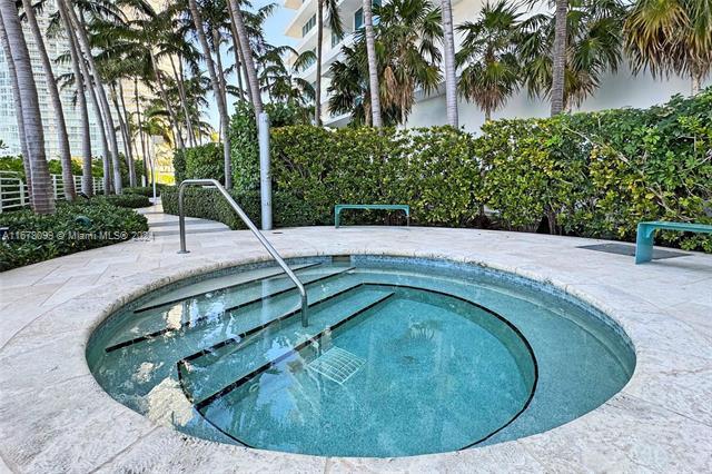 540 West Ave, Unit 2114 in Miami Beach, FL - Foto de edificio - Building Photo