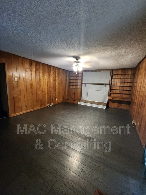 565 Dixon Springs Hwy in Pleasant Shade, TN - Building Photo - Building Photo