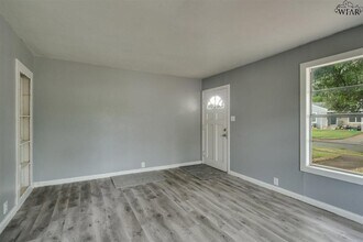 523 W Inwood Dr in Wichita Falls, TX - Building Photo - Building Photo