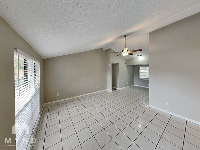 6701 Village Grove Ct in Tampa, FL - Building Photo - Building Photo