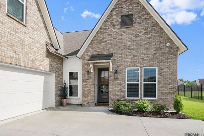 39262 Bridge Path Ln in Gonzales, LA - Foto de edificio - Building Photo