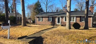 8011 Kenmore Dr in Mechanicsville, VA - Building Photo