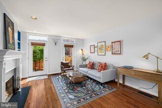 535 Colecroft Ct in Alexandria, VA - Building Photo - Building Photo