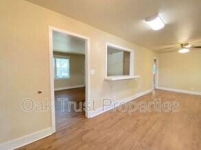 1227 Mathis Ferry Rd in Mount Pleasant, SC - Building Photo - Building Photo
