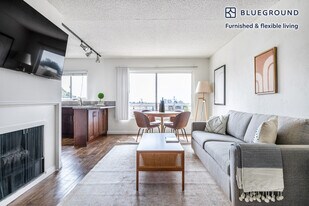 7600 Manchester Ave in Los Angeles, CA - Building Photo