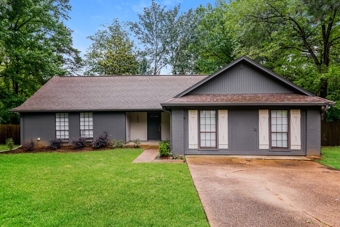 1606 Edgewood Pl in Clinton, MS - Building Photo
