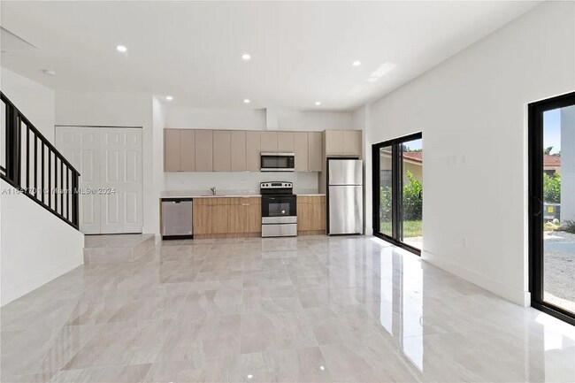 135 SW 114th Ave in Miami, FL - Building Photo - Building Photo