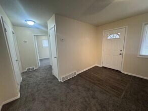 1325 Vermont Pl NE in Canton, OH - Building Photo - Building Photo