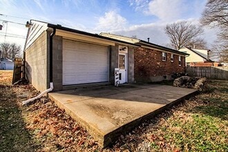 6903 Moorewick Way in Louisville, KY - Building Photo - Building Photo