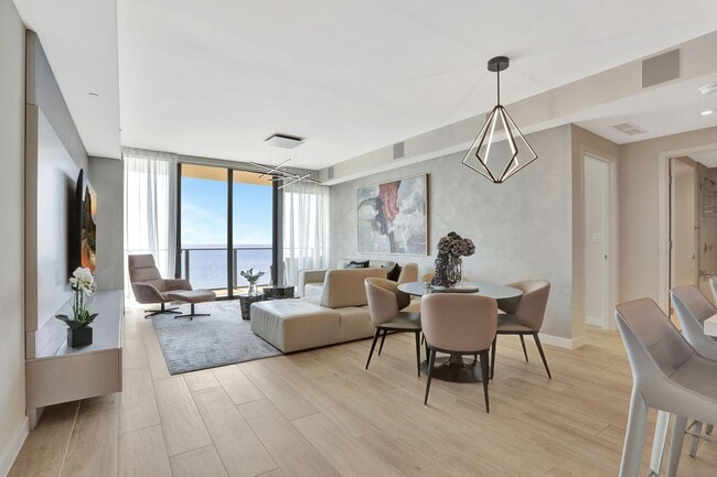 1116 N Ocean Blvd, Unit Solemar in Pompano Beach, FL - Foto de edificio - Building Photo