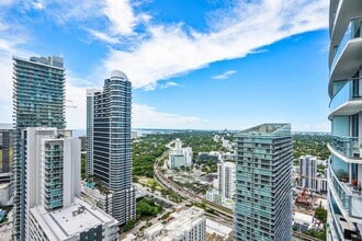 1100 S Miami Ave, Unit 3901 in Miami, FL - Building Photo - Building Photo