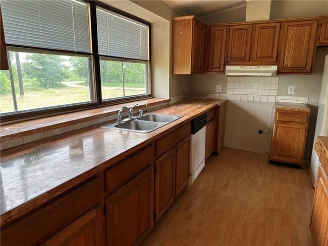 property at 3305 Luza Ln