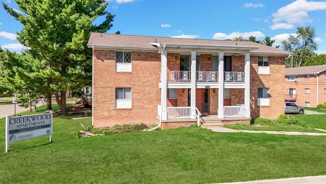 Creekwood Apartments in Holt, MI - Foto de edificio - Building Photo