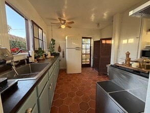 725 Washington Blvd in Marina Del Rey, CA - Foto de edificio - Building Photo