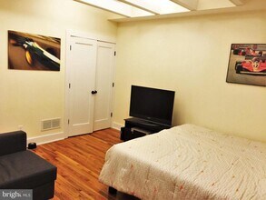 170 Grape St in Philadelphia, PA - Building Photo - Building Photo