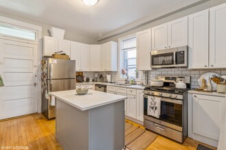 2018 N Hoyne Ave in Chicago, IL - Building Photo - Building Photo