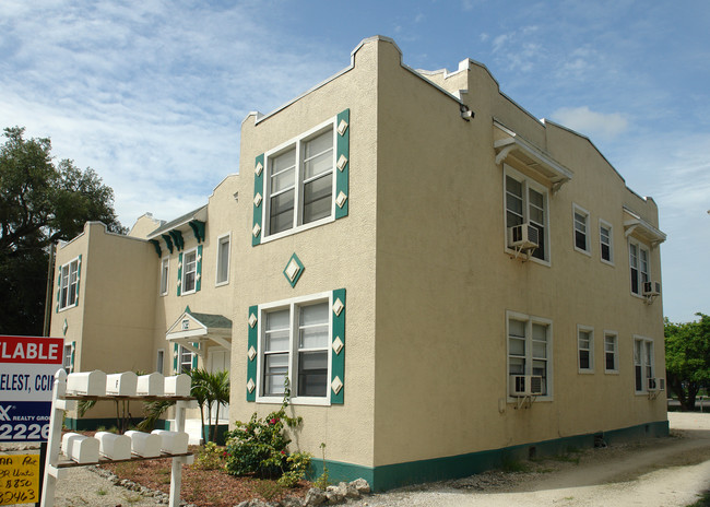 1732 Fowler St in Ft. Myers, FL - Foto de edificio - Building Photo