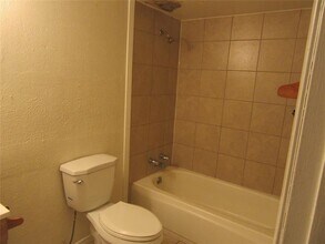 1802 Pilot Way in Garland, TX - Foto de edificio - Building Photo