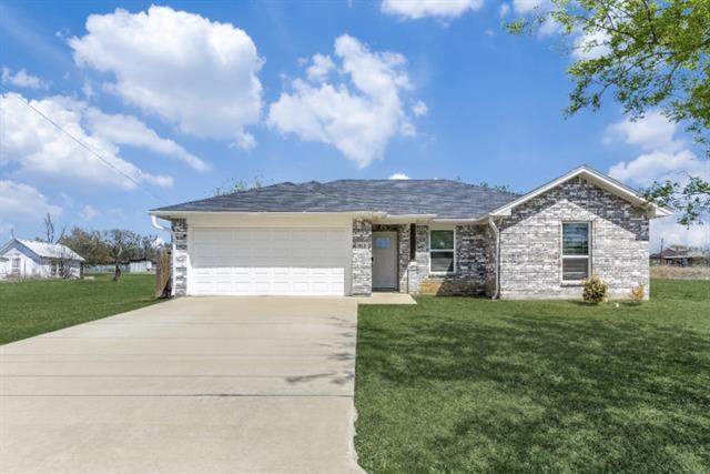 513 S Spears St in Alvarado, TX - Building Photo