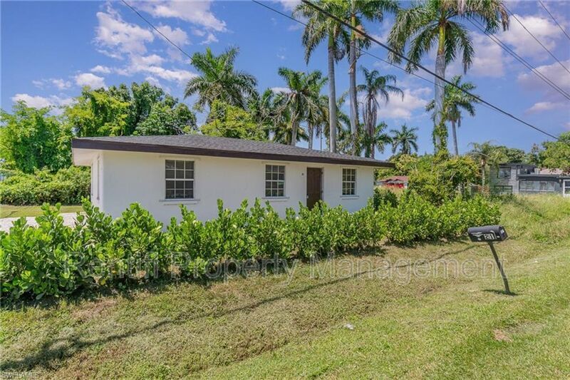 21 Cabana Ave in North Fort Myers, FL - Building Photo