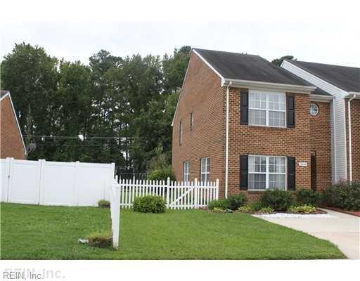 3860 Sir Francis Drake Dr in Chesapeake, VA - Building Photo - Building Photo