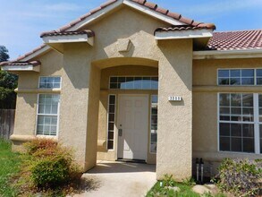 7711 N Ivanhoe Ave in Fresno, CA - Building Photo - Building Photo