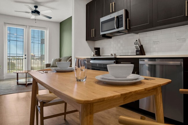 207 N Himes Ave in Tampa, FL - Foto de edificio - Building Photo