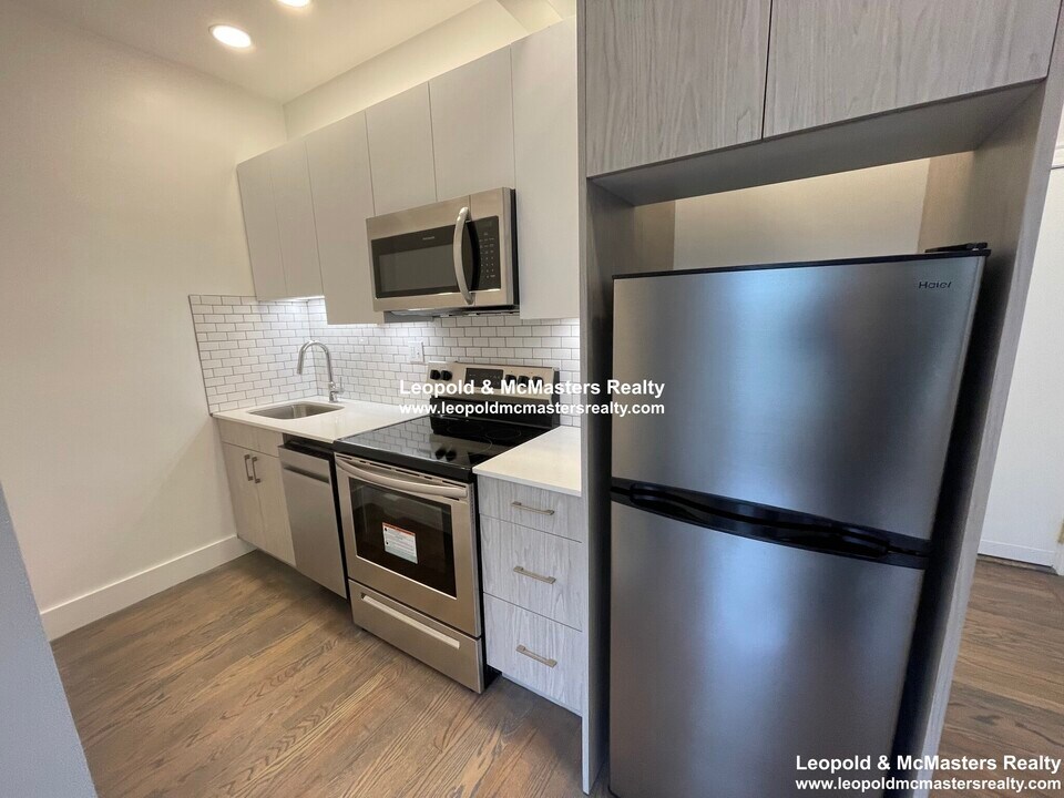 50 Queensberry St, Unit 15 in Boston, MA - Foto de edificio