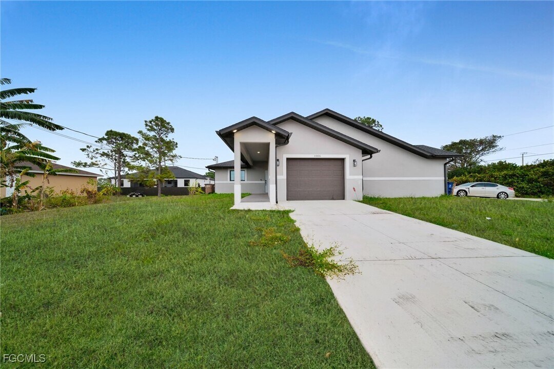 1006 Albert Ave in Lehigh Acres, FL - Building Photo