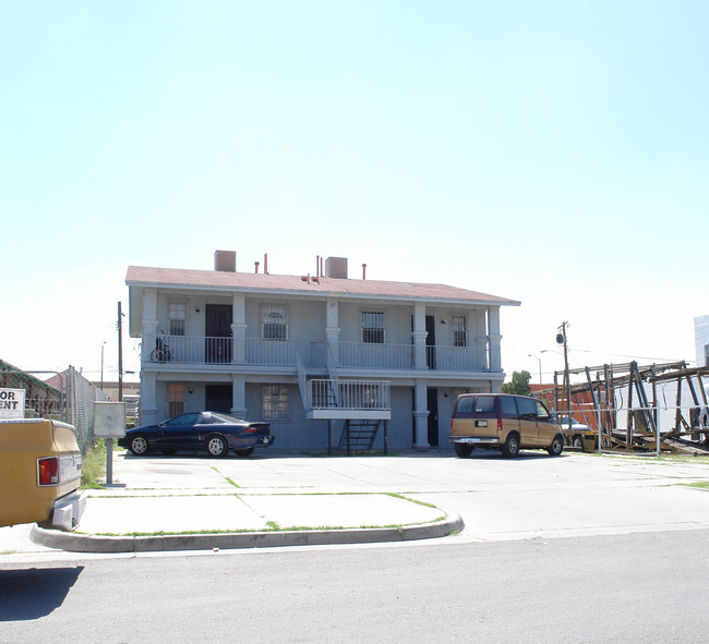 3000 Frutas Ave in El Paso, TX - Building Photo - Building Photo