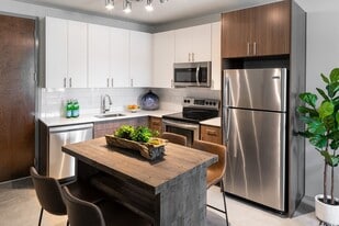 2424 TULANE in New Orleans, LA - Building Photo