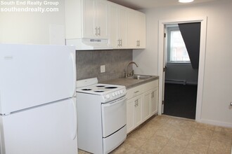 490 E Broadway, Unit #4 in Boston, MA - Building Photo - Building Photo