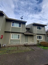 2196 Lancaster Dr NE in Salem, OR - Foto de edificio - Building Photo