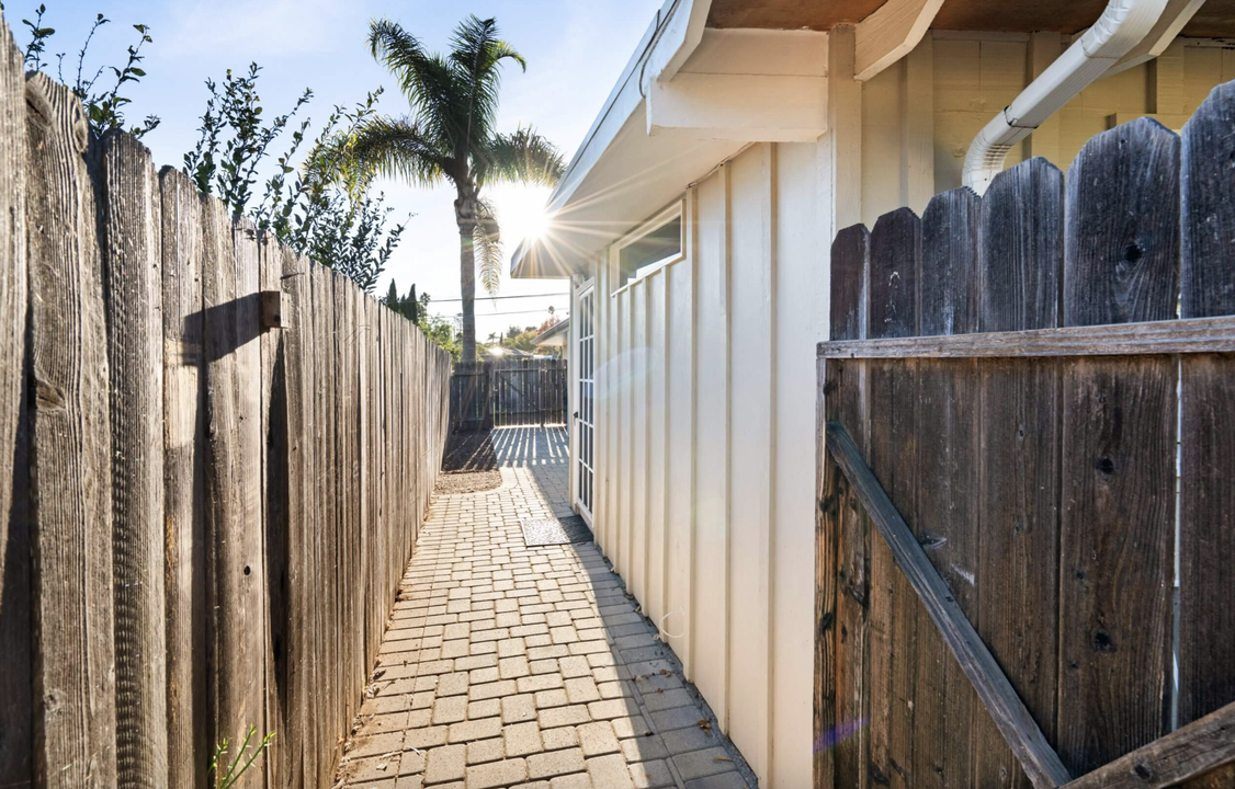 474 N Turnpike Rd, Unit Charming Studio in Santa Barbara, CA - Building Photo