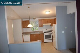 5266 Sunset Dr in El Sobrante, CA - Building Photo - Building Photo