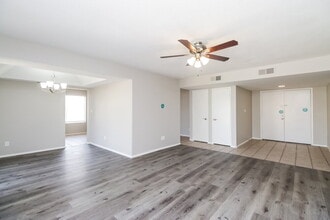 2300 E Chicago St in Chandler, AZ - Foto de edificio - Building Photo